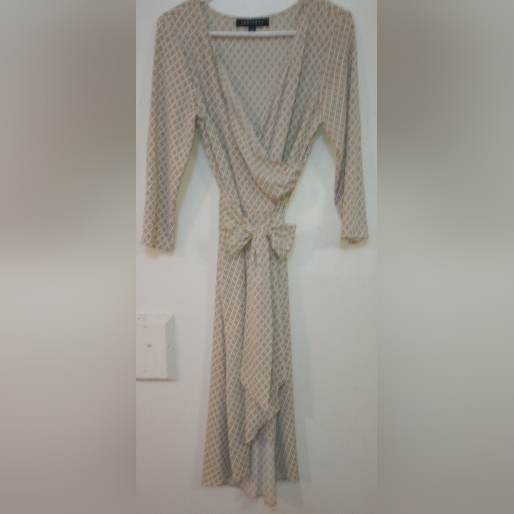 Adrianna Papell Dress Size 12 Faux Wrap Tan/White Beautiful Sexy Lightweight